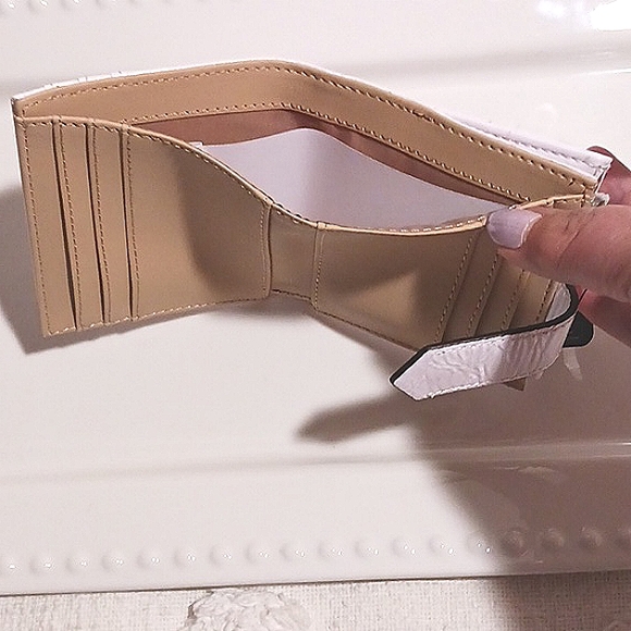 Beautiful Guess ⚜️ Compartment Wallet - Picture 7 of 8